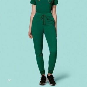 Women’s Mandala scrub set S Top and M High waisted jogger bottoms